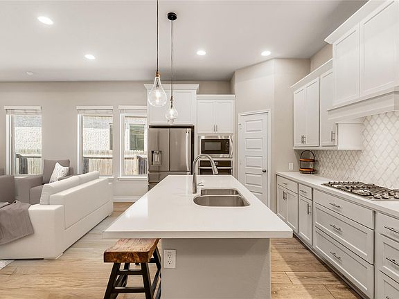 3rd image of 220 Freeman Loop