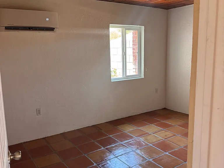 745 N Rosemont Blvd — Photo 8
