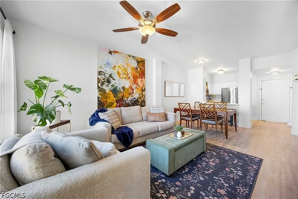 3 bed, 2.0 bath, 1355 sqft, $2,000 — Photo 3
