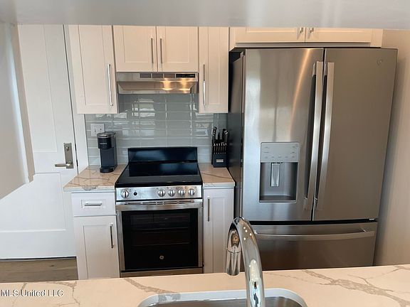 3rd image of 3207 Magnolia St Suite 303