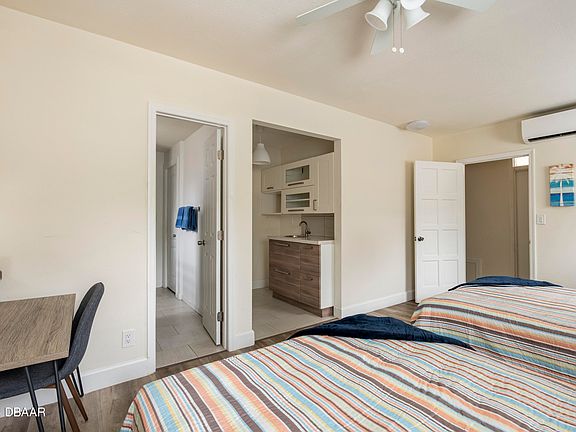 4th image of 408 N Wild Olive Ave