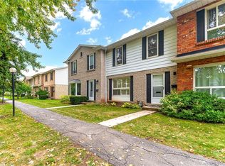 5475 Lakeshore Rd #4, Burlington, ON L7L1E1