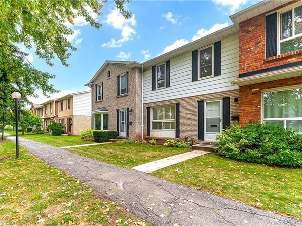 5475 Lakeshore Rd #4, Burlington, ON L7L 1E1