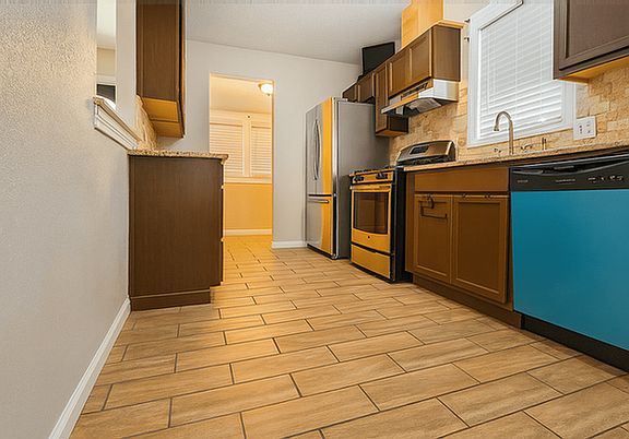 2nd image of 2905 Fannin St