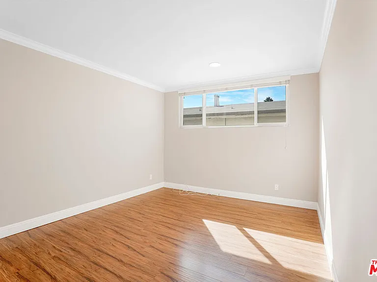 248 S Doheny Dr #6 — Photo 17
