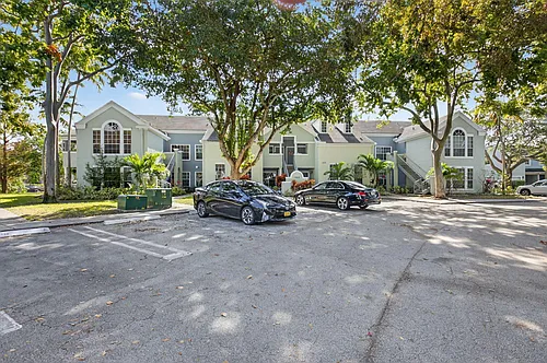 2175 Crystal Way #G Photo 1