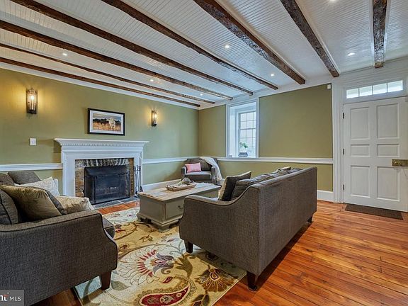 5th image of 20597 Airmont Rd