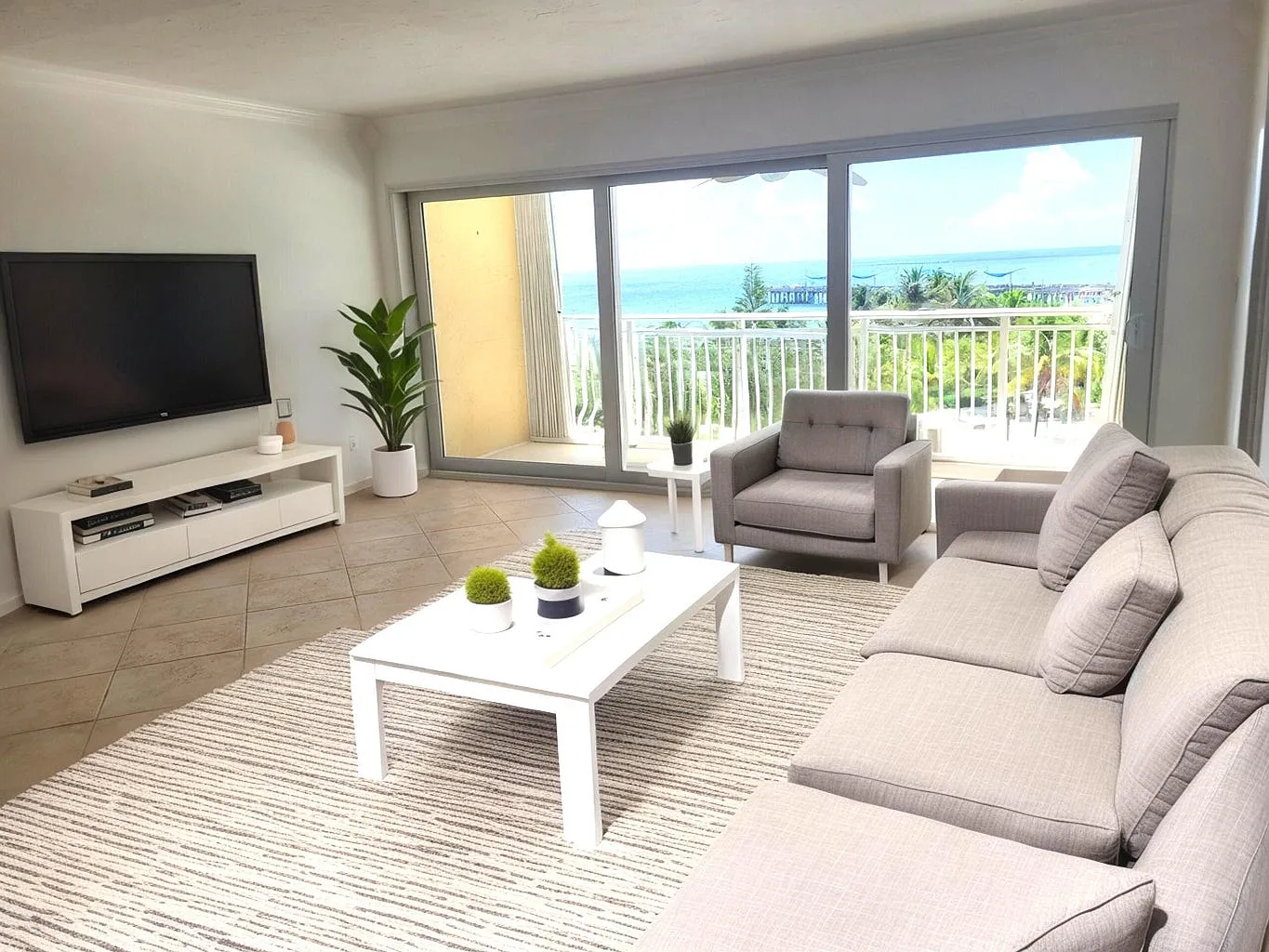 328 N Ocean Blvd — Photo 1