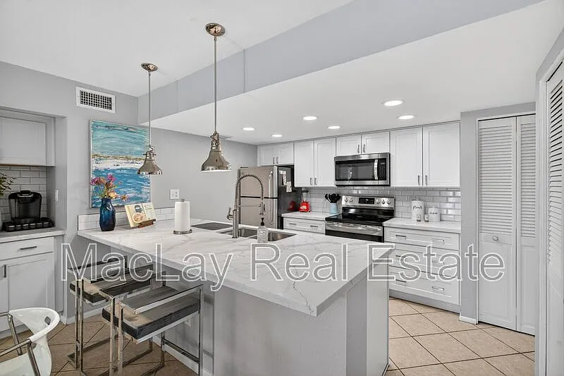 2 bed, 2.0 bath, 1018 sqft, $1,950 — Photo 4