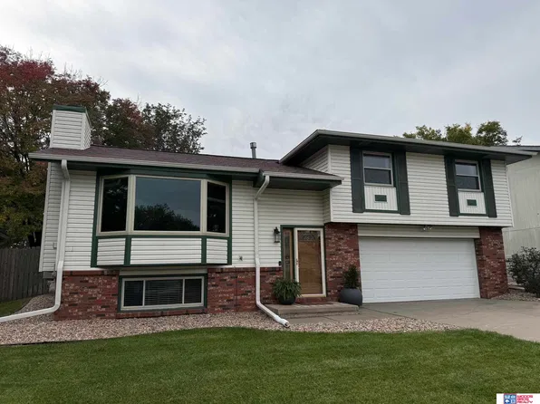 5221 English Dr, Lincoln, NE 68516