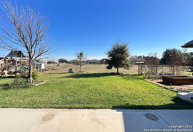 3 bed, 2.5 bath, 2193 sqft, $3,200 — Photo 2