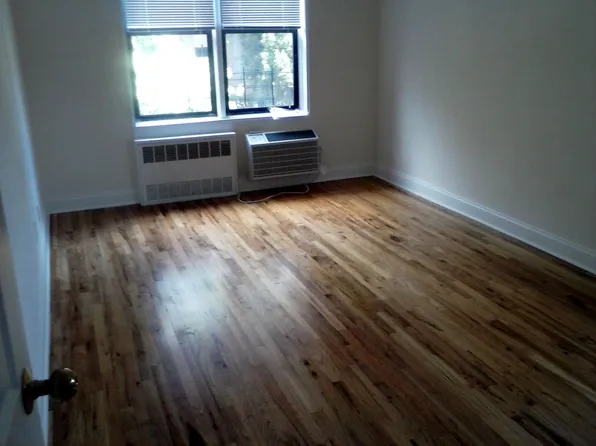 8625 Ava Pl, Jamaica, NY 11432