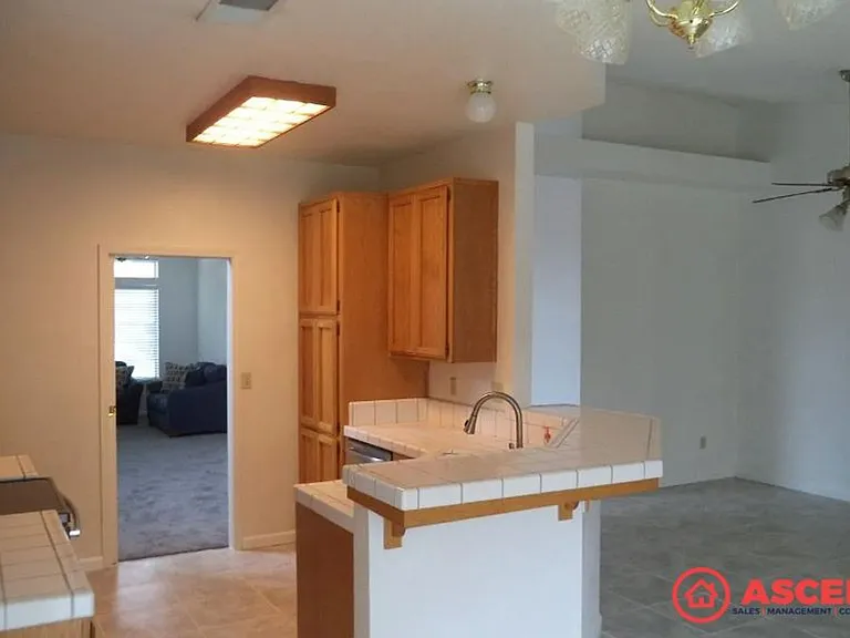 8812 Fox Creek Ct — Photo 5