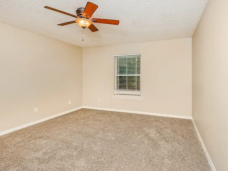 222 Dover Bluff Dr — Photo 5