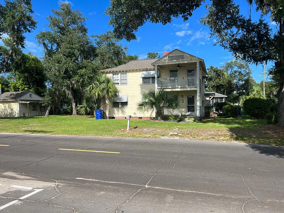202 Hamilton Ave