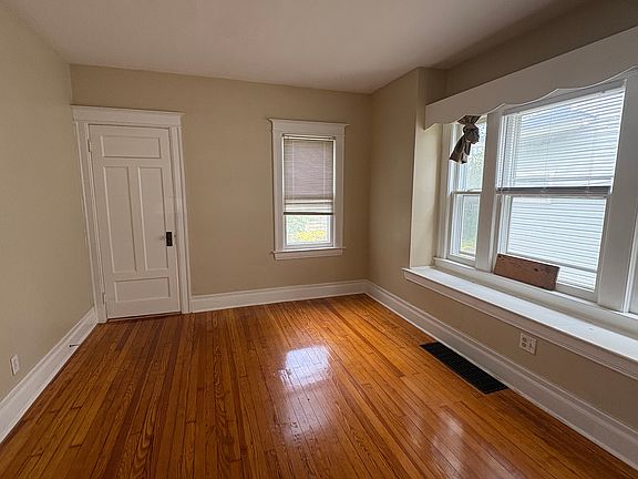 4th image of 56 Rockingham St Unit 1