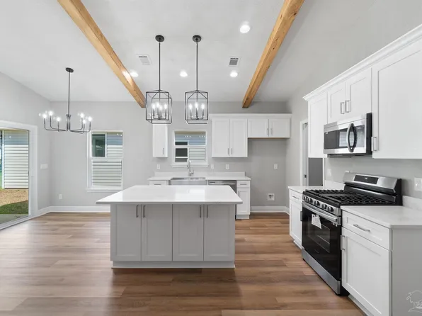 8401 Vickie St, Pensacola, FL 32514