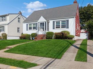 129 Page Rd, Valley Stream, NY 11581