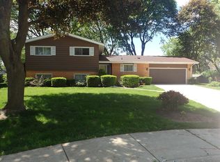 1301 E Eastman St, Arlington Heights, IL