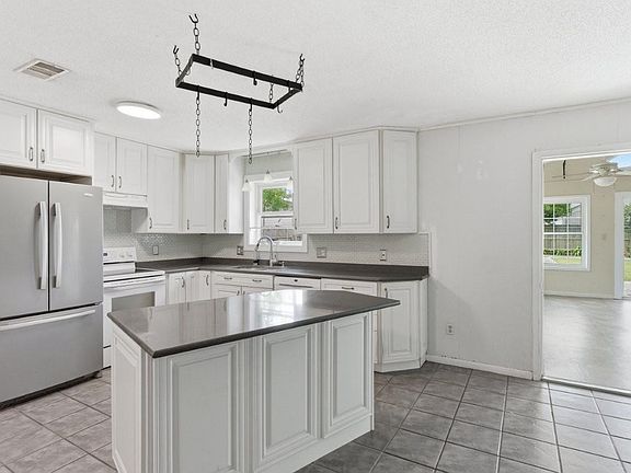 3rd image of 2328 Acadienne St