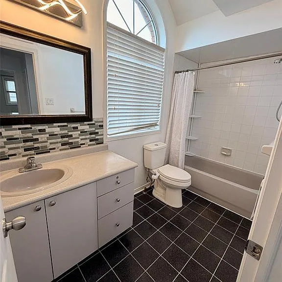 1000 Peach Blossom Cres — Photo 10