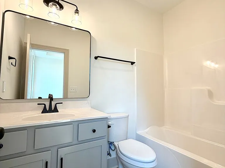 489 S Main St — Photo 33