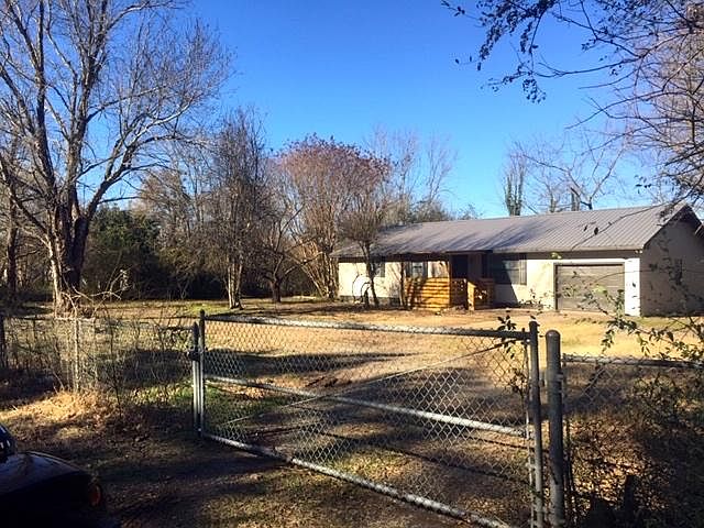 Entire property is fenced plus a bonus area in back yard is fenced for pets if front gate is open