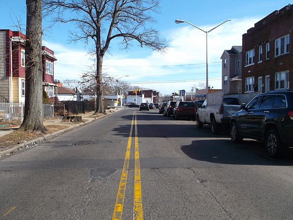 4th image of 297 Tremont Ave