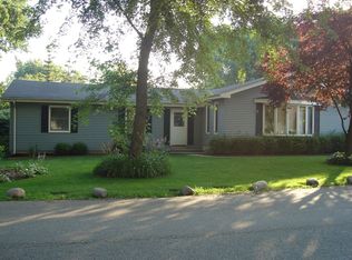 88 S Circle Ave, Port Barrington, IL 60010