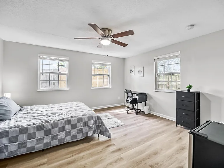 Leeda Dr — Photo 1