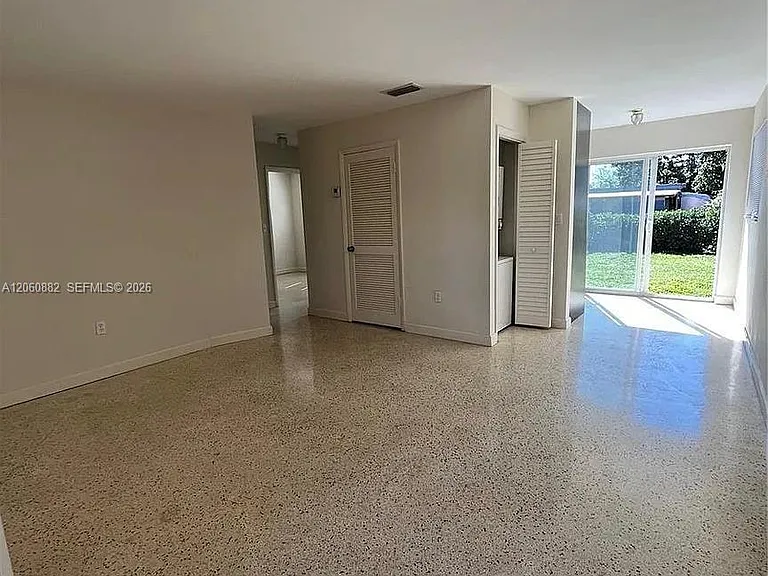 628 W 17th St #628 — Photo 3