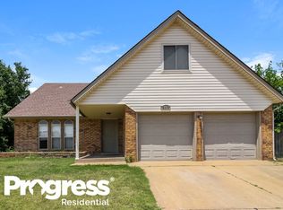 813 S Patterson Dr, Moore, OK 73160