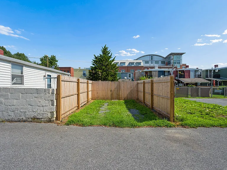 138 E South St — Photo 15