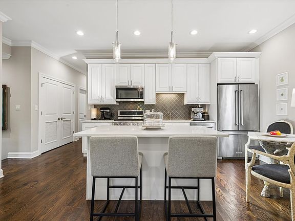 4th image of 1744 W Winnemac Ave #2