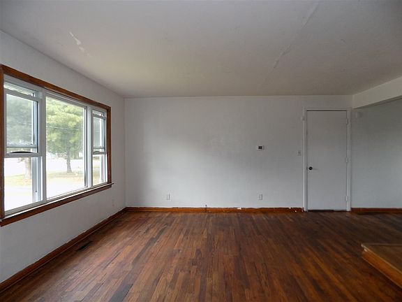 3rd image of 350 Sheridan Dr