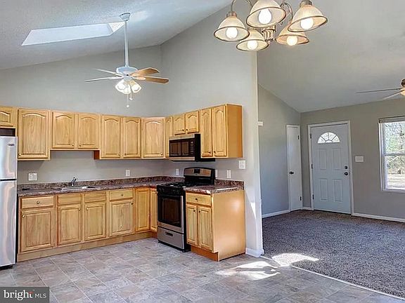 5th image of 434 Clarks Pond Rd