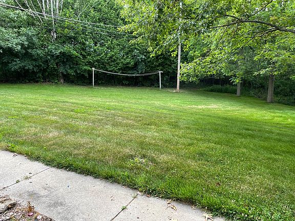 2nd image of 940 Woodland Ave