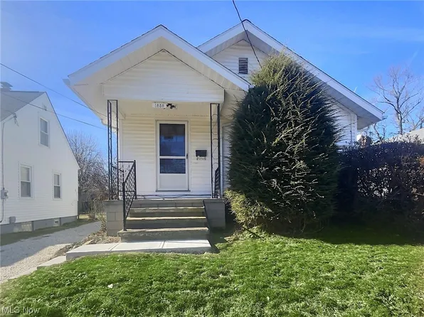 1858 12th St SW, Akron, OH 44314