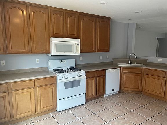 4th image of 3496 Cassaluce Ave