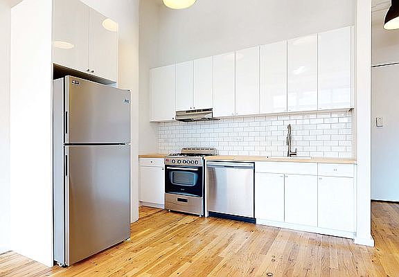4th image of 59 Bogart St #203