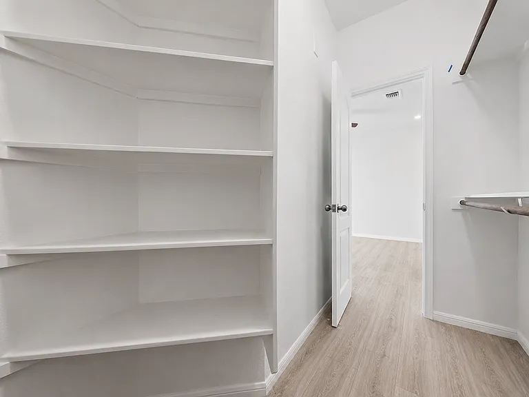 2217 Petersburg Ln — Photo 10
