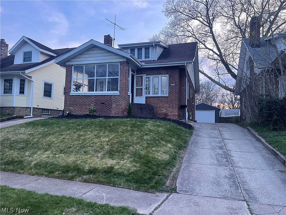 1st image of 2474 Whitelaw St