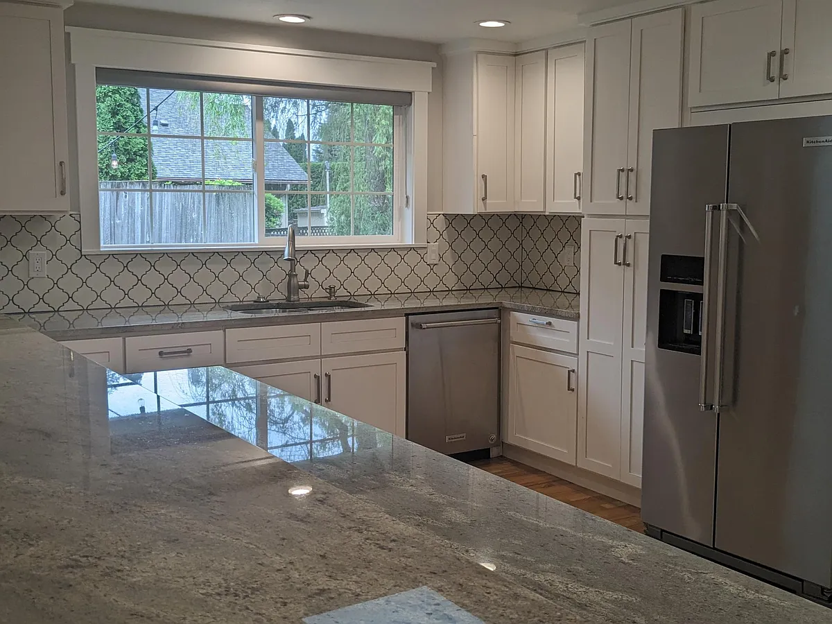 Chef's kitchen - granite countertops, stainless steel appliances, gas cooktop, expansive counter space - 16414 NE 19th St