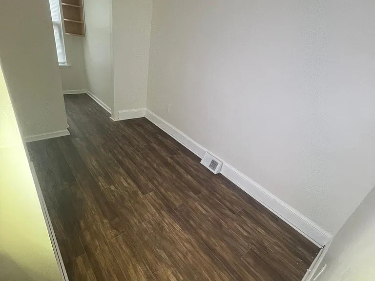 second bedroom with closet