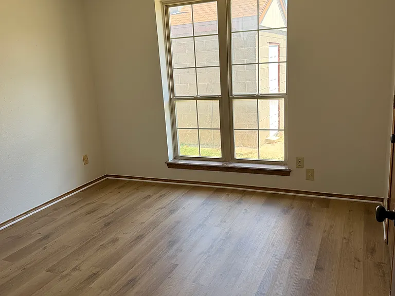 6808 Foothill Dr — Photo 3
