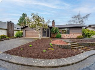912 NW Sunnywood Ct, McMinnville, OR