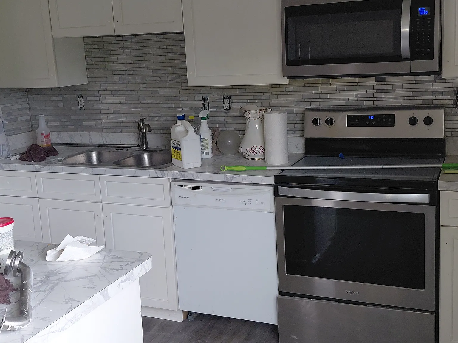3 bed, 2.5 bath, 1901 sqft, $2,495 — Photo 3