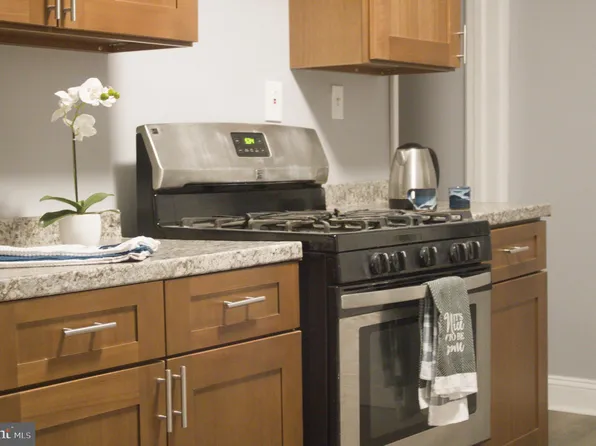 936 Carteret Ave, Trenton, NJ 08618