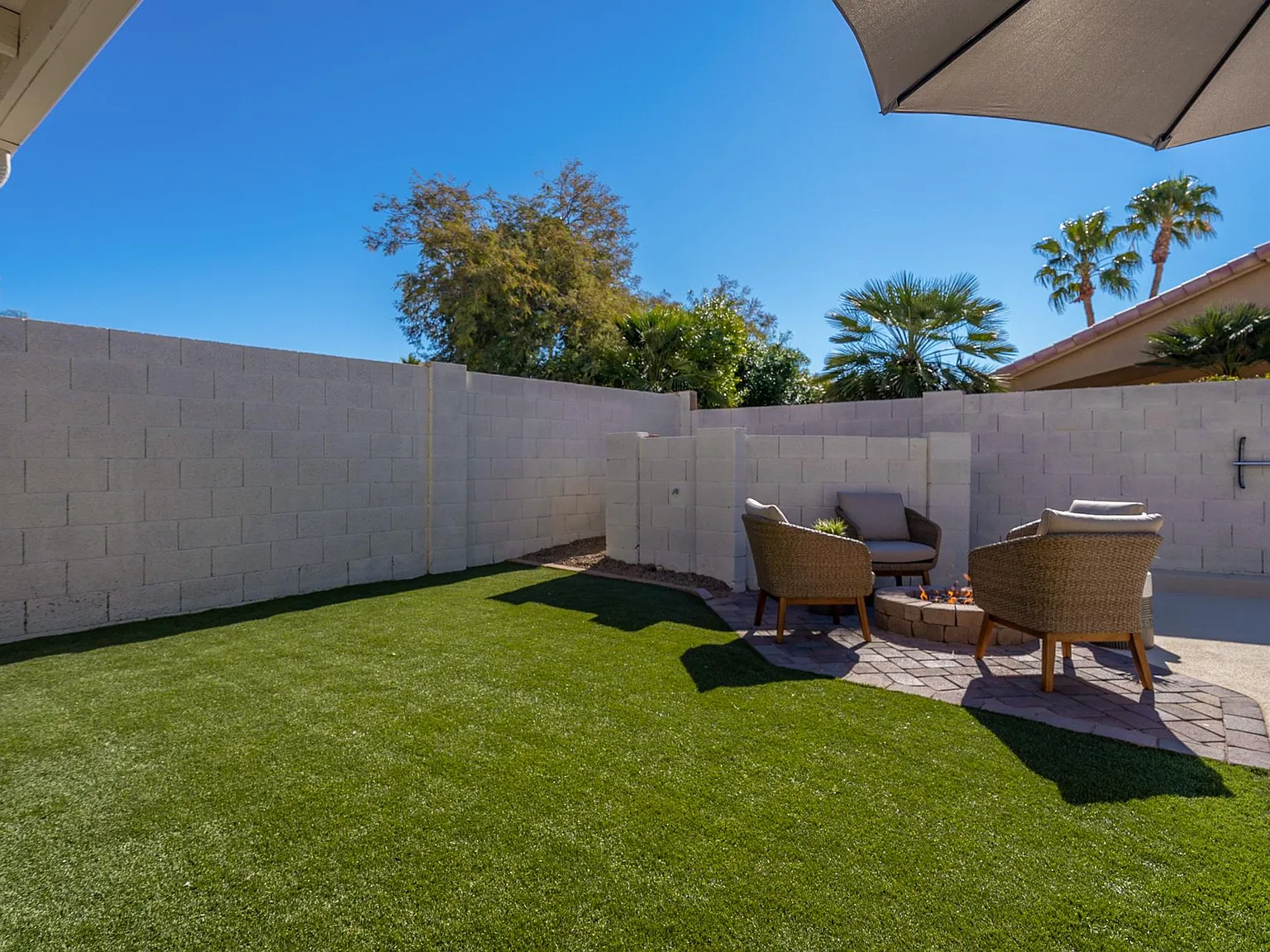 8661 E Gail Rd — Photo 3