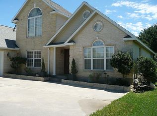 100 Spring Lake Dr, Montgomery, TX 77356